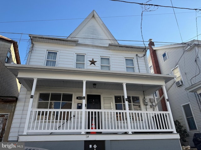 view of front of property featuring a porch