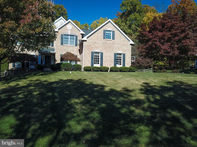 view of front facade with a front yard