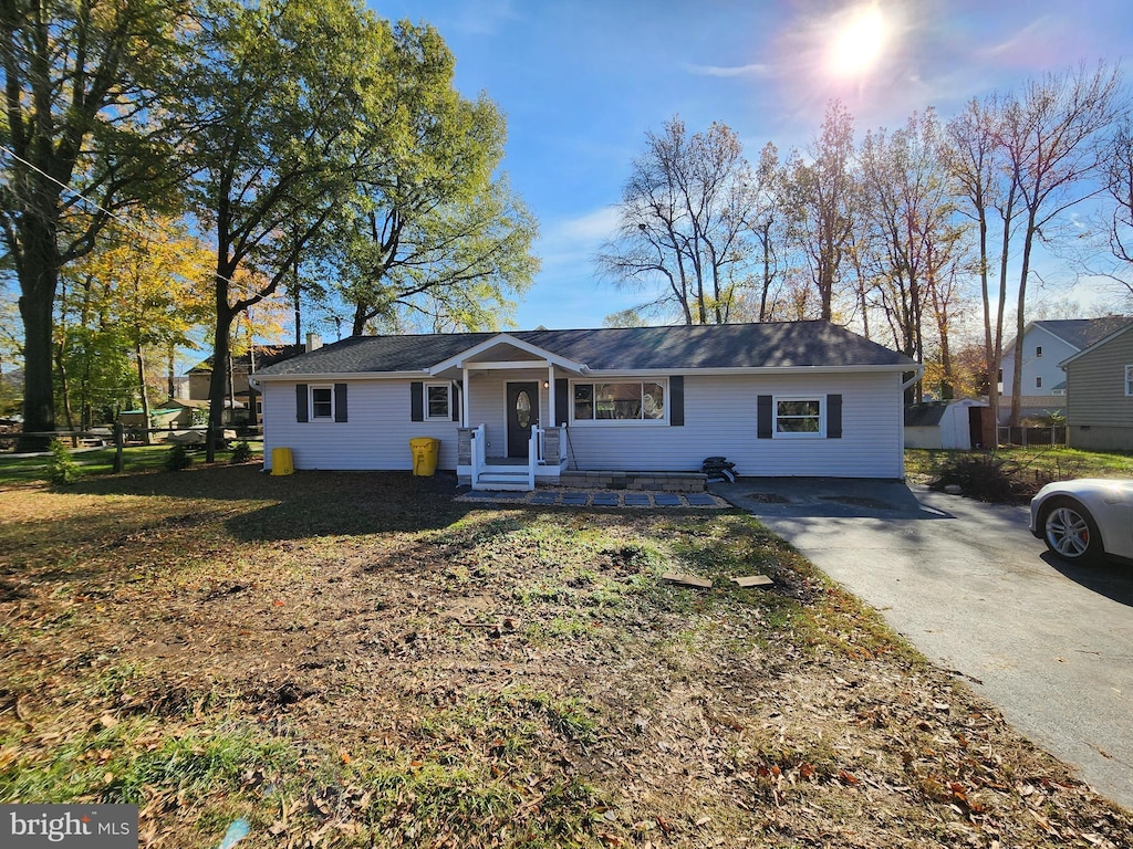 ranch-style house with a porch