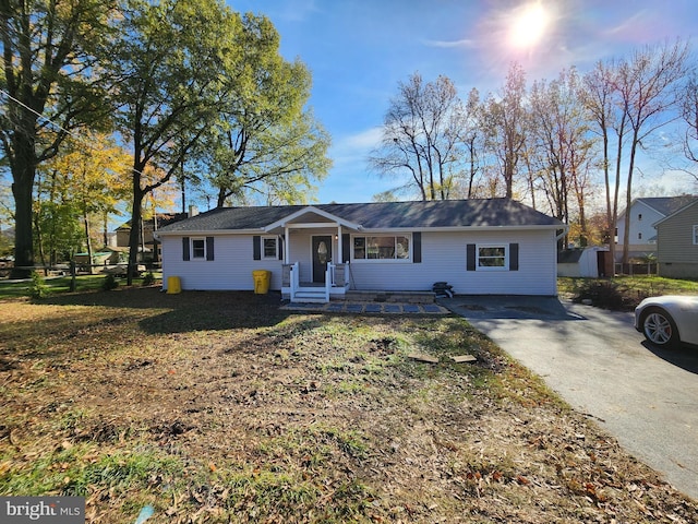 ranch-style home featuring a porch