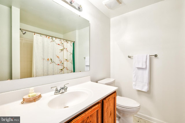 full bath featuring toilet, curtained shower, visible vents, and vanity