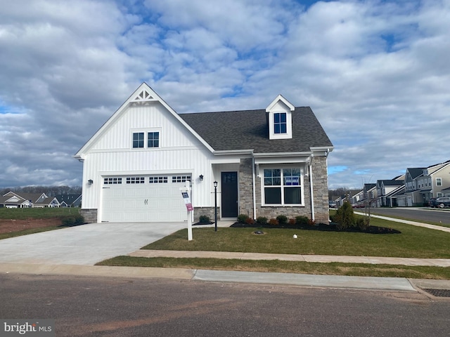 view of front of property with a front yard