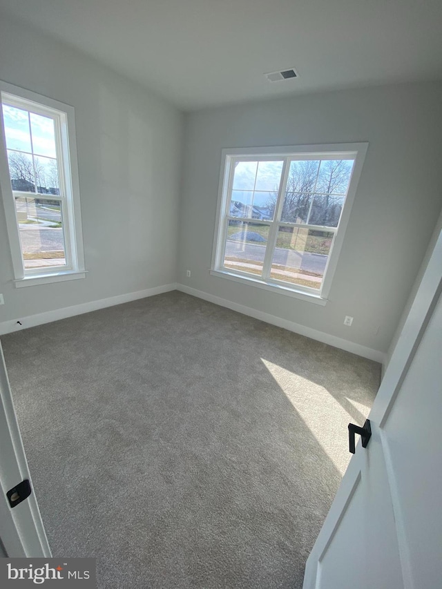 spare room featuring carpet floors