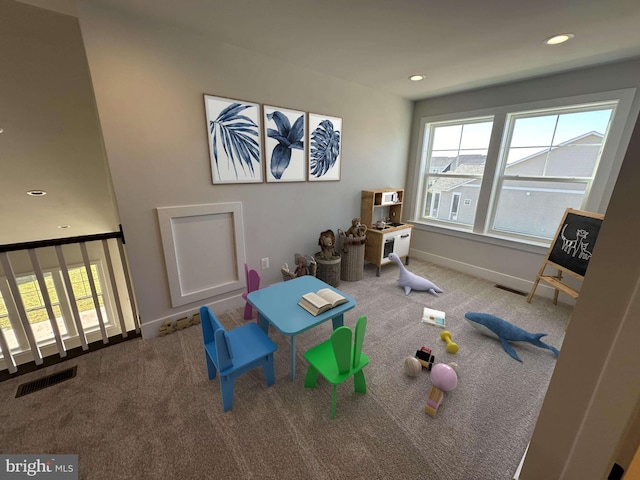 rec room with carpet flooring