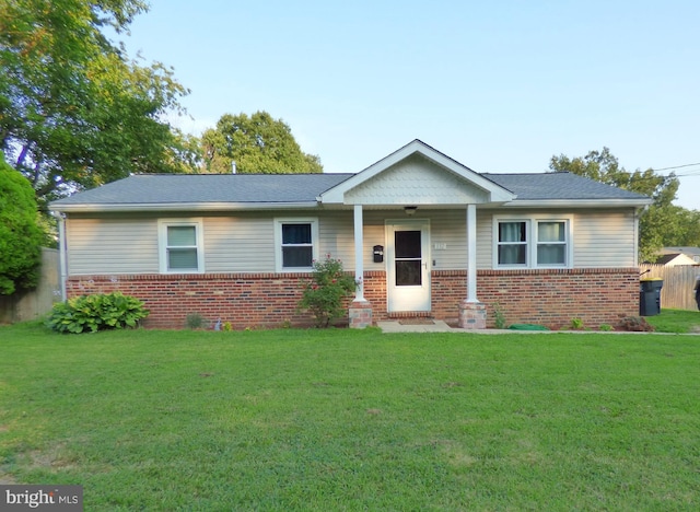 view of front of property featuring covered porch and a front lawn