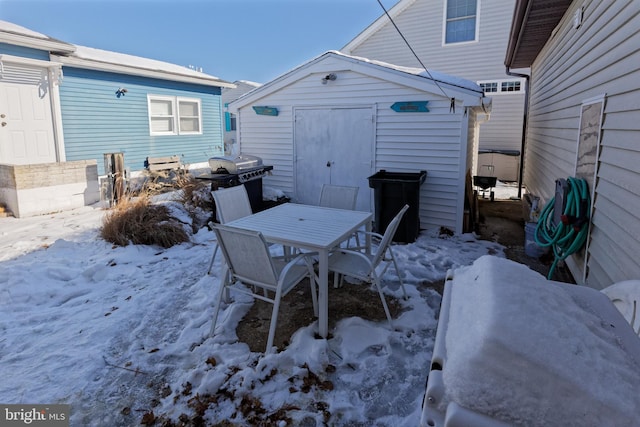 exterior space featuring a storage shed