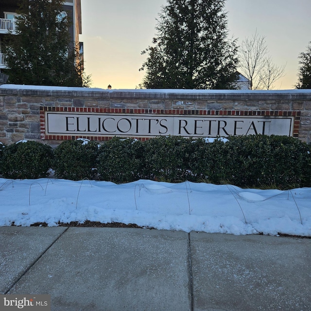 view of community / neighborhood sign