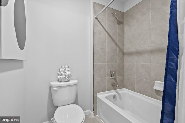 bathroom featuring shower / bath combo with shower curtain and toilet