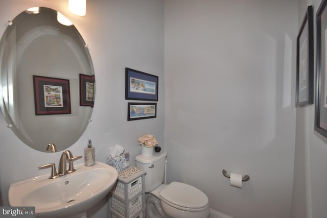 bathroom featuring sink and toilet