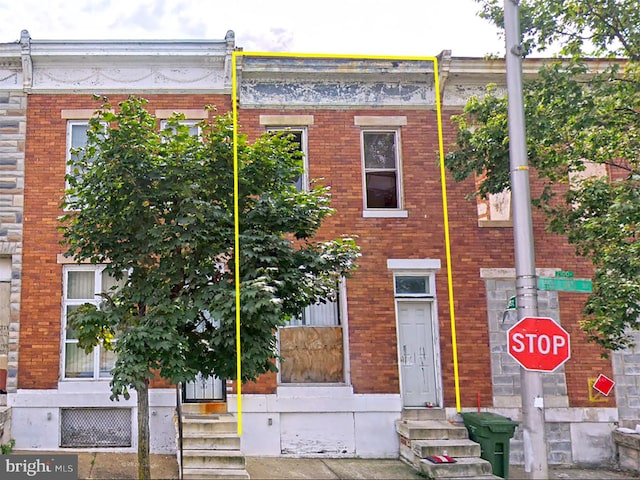 view of front facade