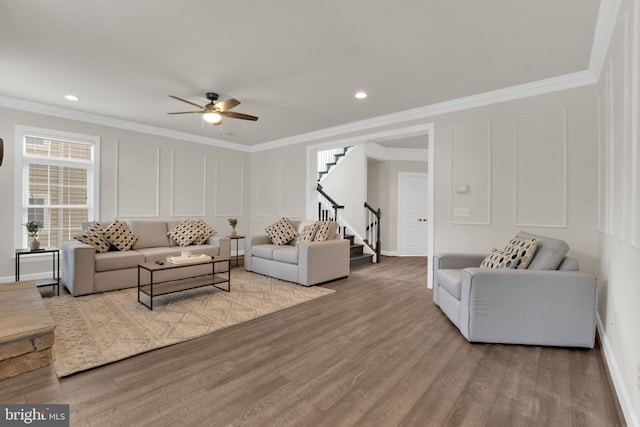 living room featuring ornamental molding, ceiling fan, and light hardwood / wood-style floors