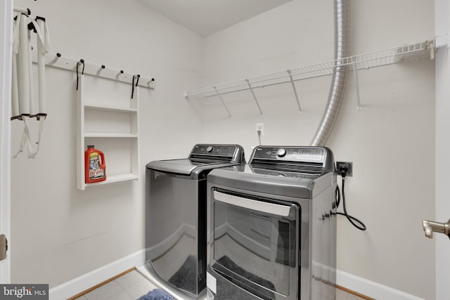 washroom featuring washing machine and clothes dryer