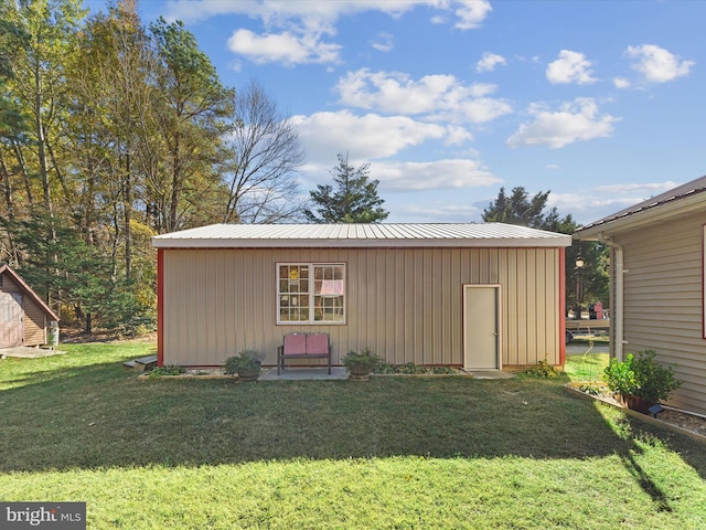 view of outdoor structure with a yard