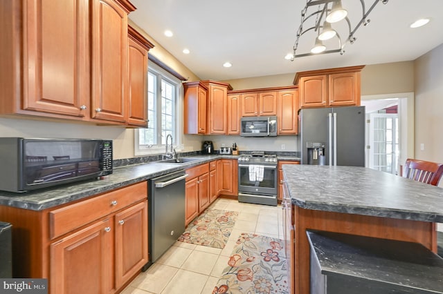 kitchen with sink, light tile patterned floors, stainless steel appliances, and a center island