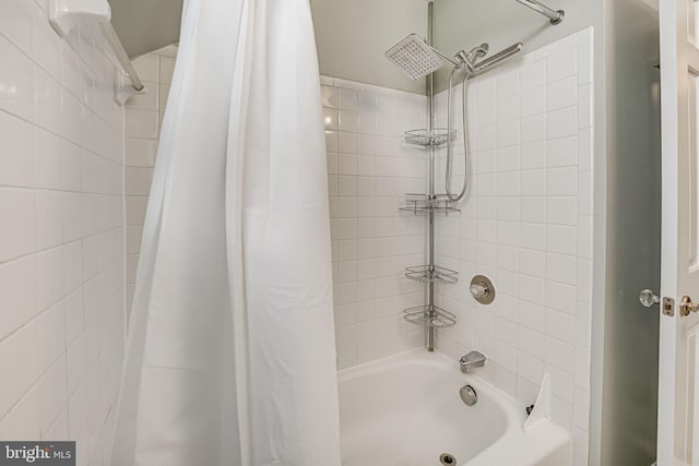 bathroom featuring shower / tub combo