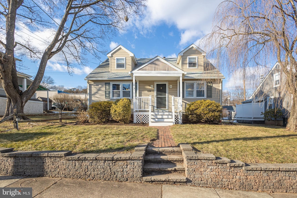 view of front of house featuring a front yard