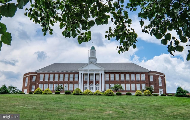 view of building exterior