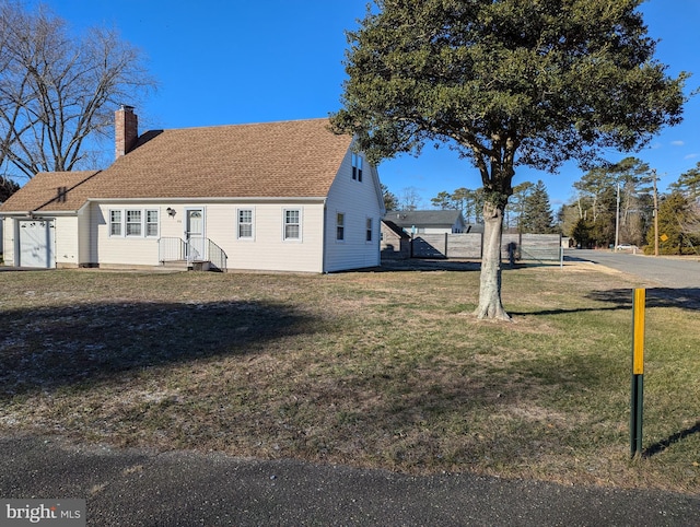 view of front of house featuring a front lawn