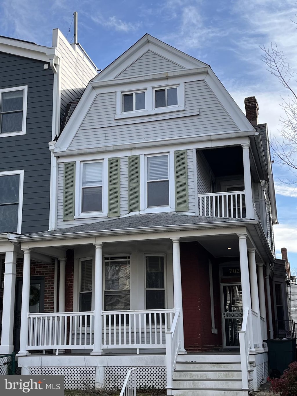 view of front facade with a porch