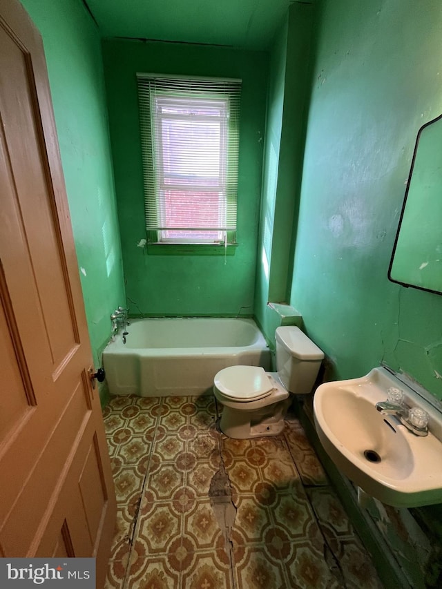 bathroom featuring toilet, a bathtub, and sink