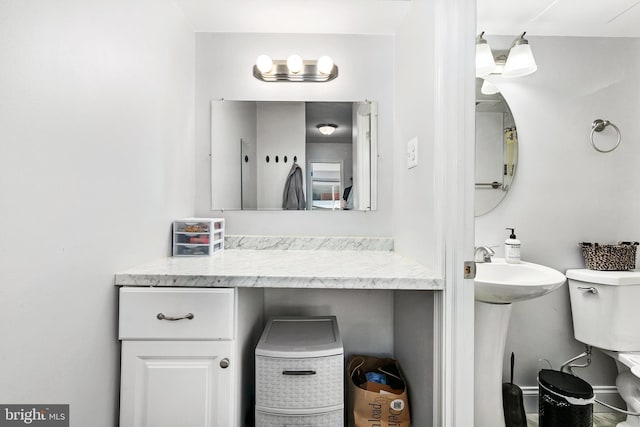 bathroom featuring sink