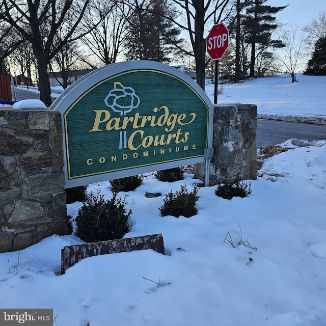 view of community / neighborhood sign