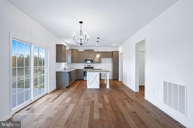 kitchen with a sink, visible vents, appliances with stainless steel finishes, and light wood finished floors