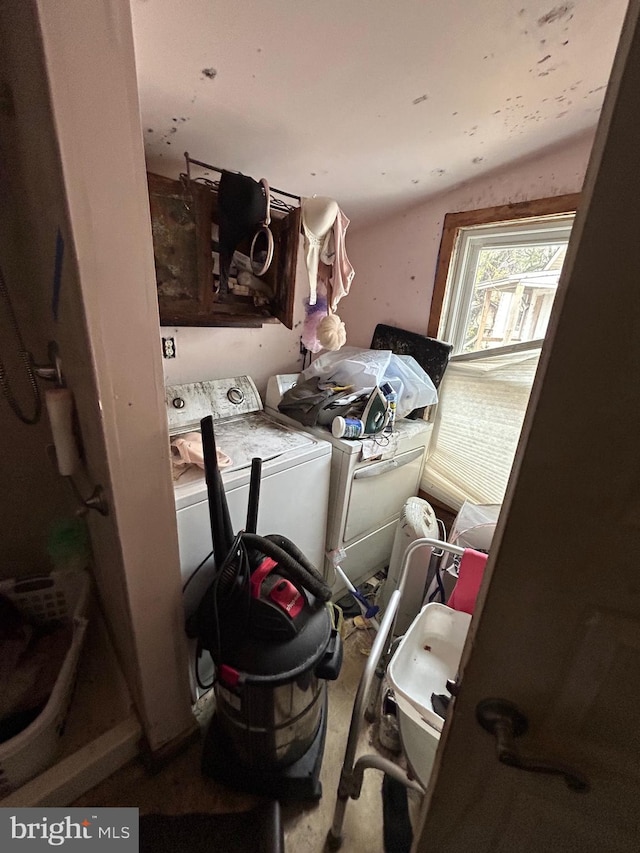 washroom featuring washer and clothes dryer