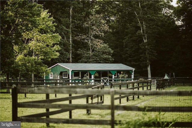 view of home's community featuring a rural view