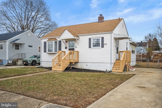 bungalow-style house with a front lawn