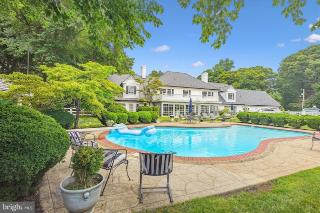 view of swimming pool with a patio area