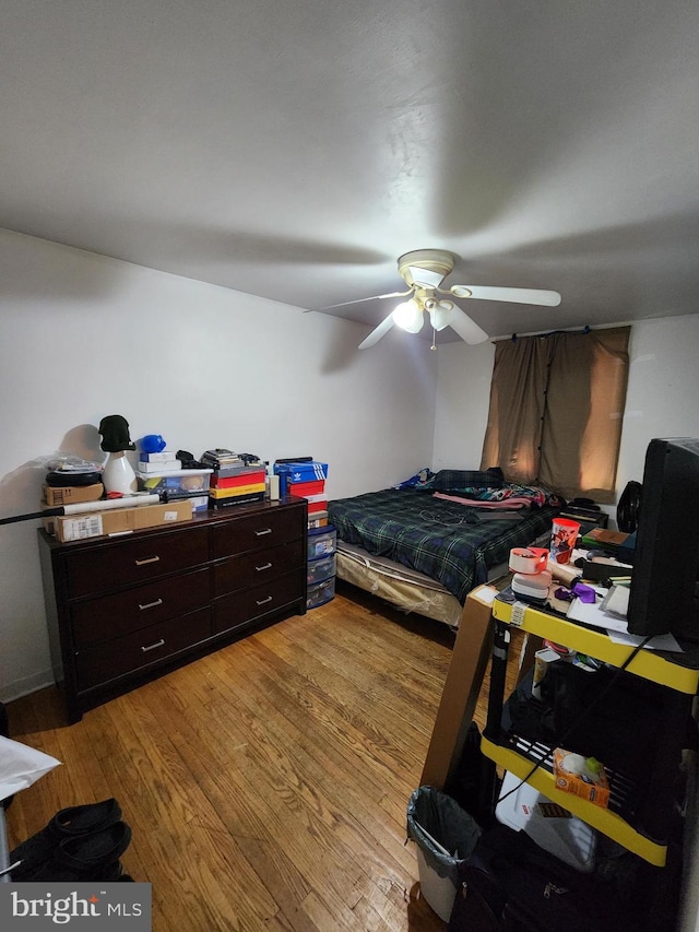 bedroom with light wood-type flooring and ceiling fan