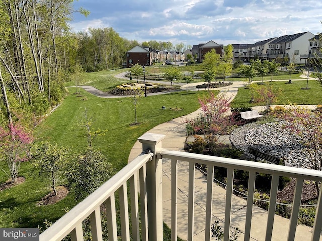 view of property's community featuring a yard