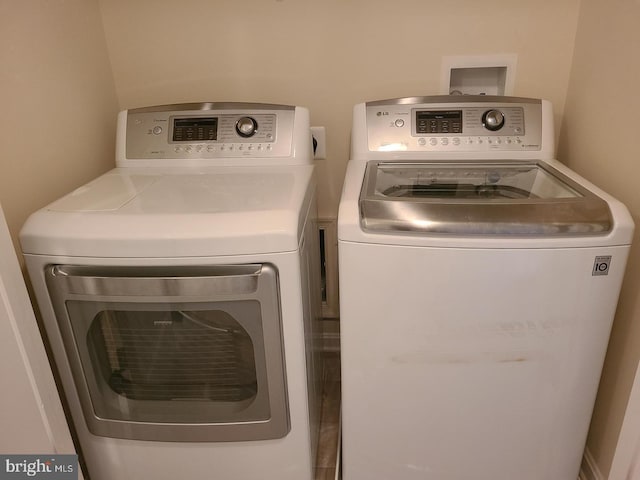 laundry area featuring washer and clothes dryer