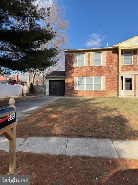 view of front of house featuring a front yard and a garage