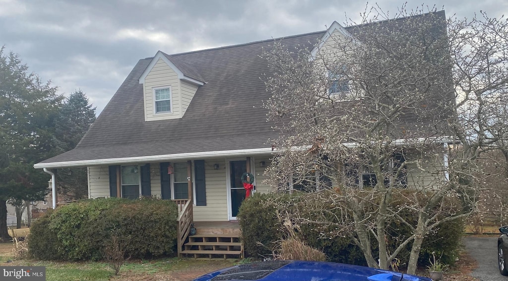 view of front of property with covered porch