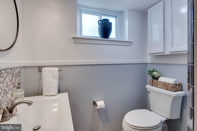 bathroom featuring sink and toilet