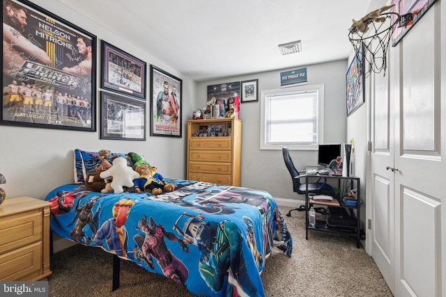 bedroom with carpet flooring