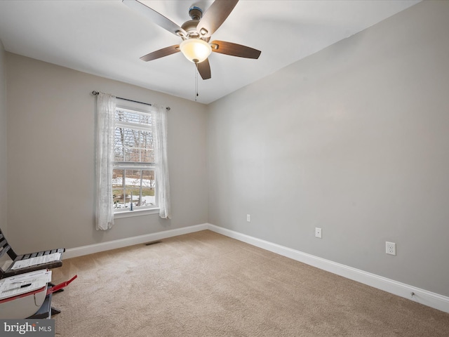 carpeted empty room featuring ceiling fan