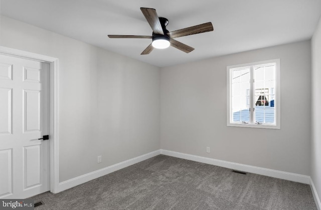 unfurnished room featuring ceiling fan and carpet