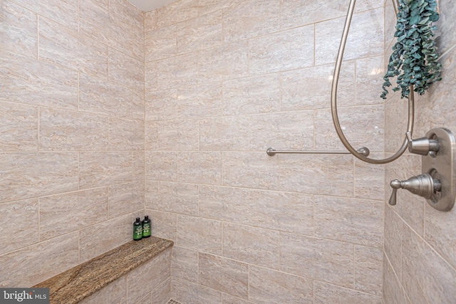 bathroom featuring tiled shower