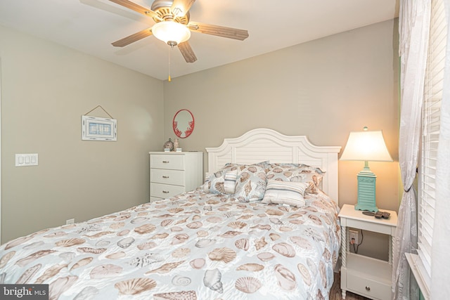 bedroom with ceiling fan