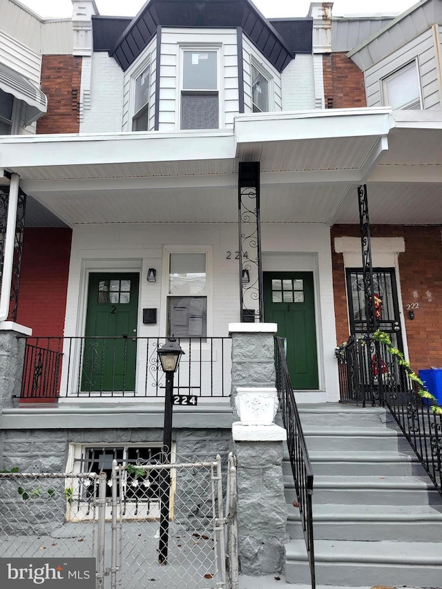 entrance to property featuring a porch