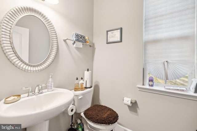 bathroom featuring toilet and sink