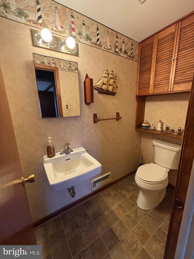 bathroom featuring sink and toilet