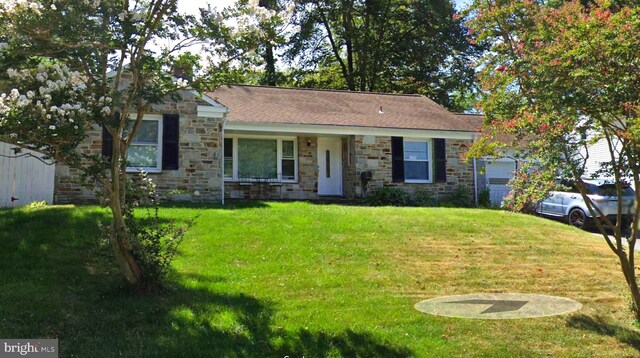 view of front of property with a front lawn