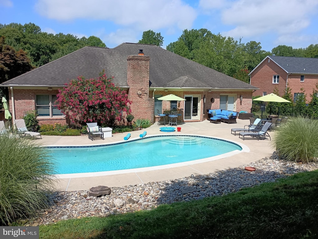 view of pool featuring a patio area and an outdoor hangout area