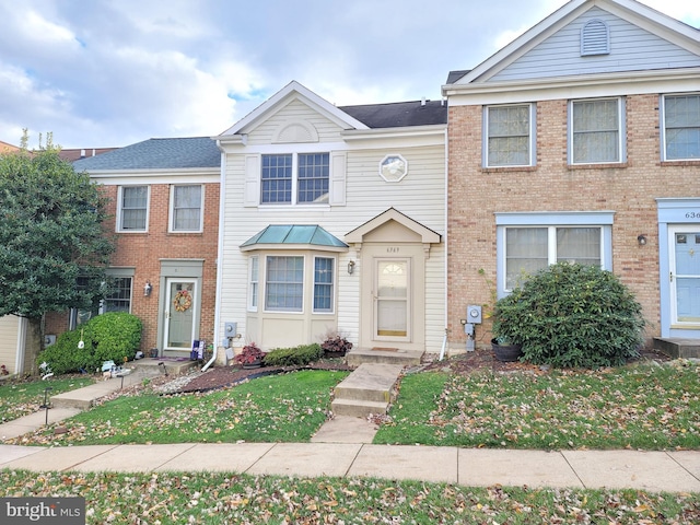 view of property featuring a front yard