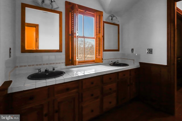 bathroom featuring decorative backsplash