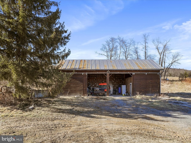 view of pole building with driveway